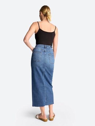 Top de la Rich & Royal pe negru