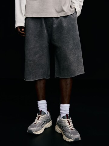 Bershka Loosefit Byxa i svart