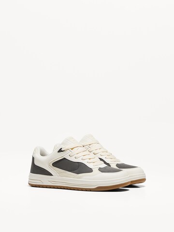 Baskets basses Bershka en beige