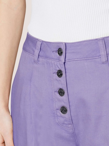 MADELEINE Tapered Jeans in Lila