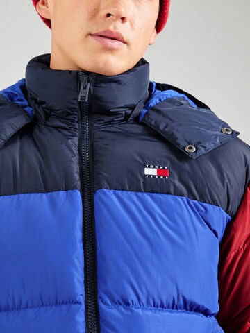 Tommy Jeans Winterjas 'Alaska' in Blauw