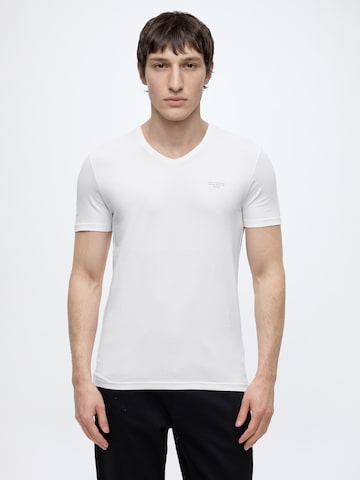 T-Shirt 'CORE' GUESS en blanc : devant