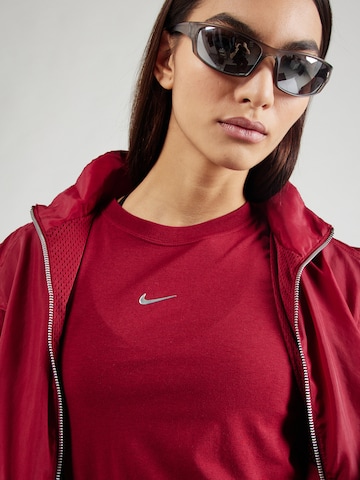 T-shirt Nike Sportswear en rouge