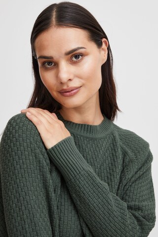 Pull-over b.young en vert