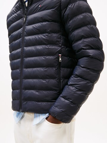 TOMMY HILFIGER Övergångsjacka i blå