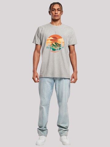 T-Shirt 'Sonnenuntergang Berglandschaft' F4NT4STIC en gris