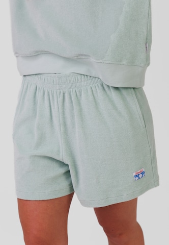 Kleinigkeit - Loosefit Pantalón 'Katy' en verde