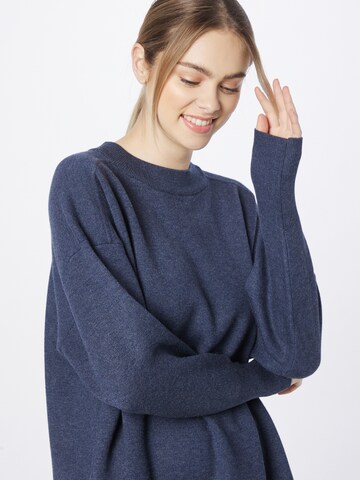 NORR Oversized trui in Blauw