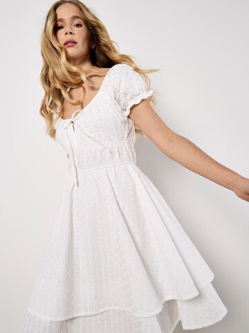 Robe ' ' Apricot en blanc