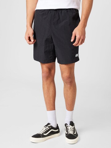 Obey Regular Shorts in Schwarz: Vorderseite
