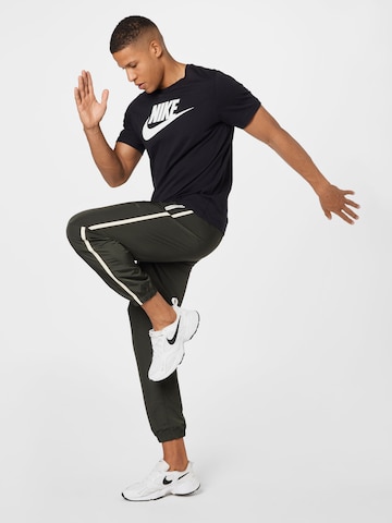 Nike Sportswear Дънки Tapered Leg Панталон в зелено