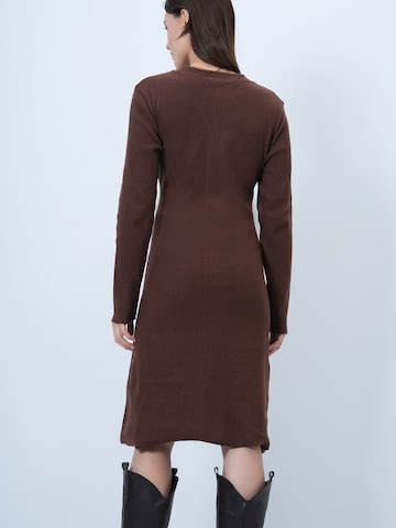 Trend Alaçatı Stili Трикотажное платье в Коричневый