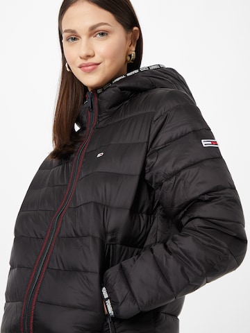 Tommy Jeans Regular Jacke in Schwarz