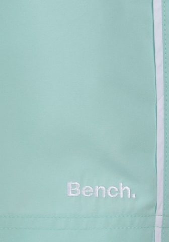 Pantaloncini da bagno di BENCH in verde