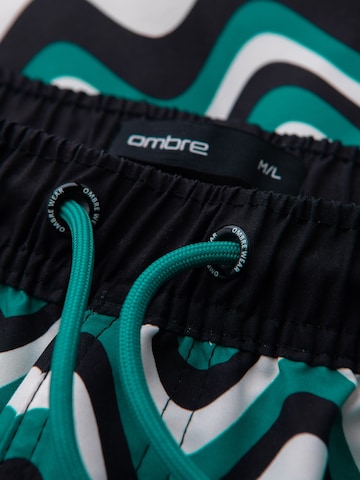 regular Pantaloni sportivi di Ombre in verde