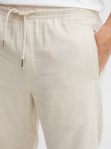!Solid Regular Pants in Beige