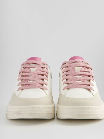 Bershka Sneakers low i hvit