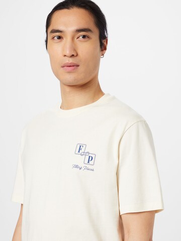 T-Shirt Filling Pieces en blanc