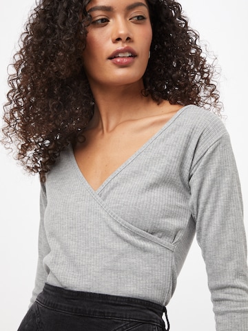 T-shirt 'Amara' Femme Luxe en gris