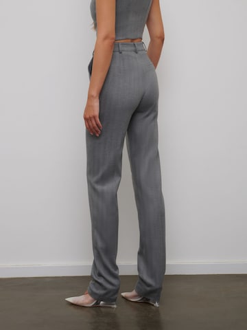 RÆRE by Lorena Rae Slim fit Pleated Pants 'Kim Tall' in Grey