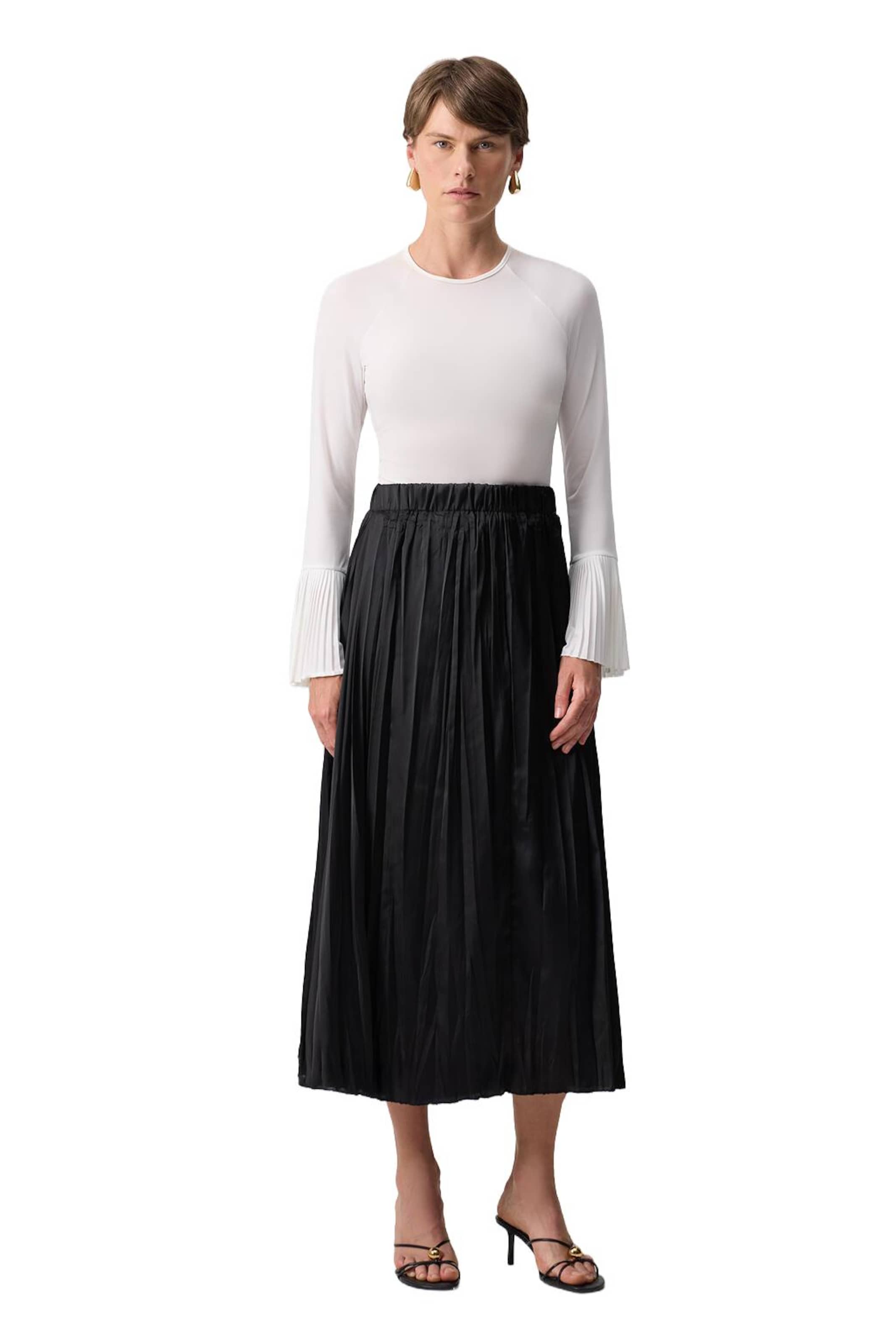 Touche Prive Skirt in Black