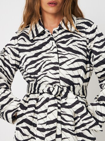 Crās Välikausitakki ' Sybillecras ' värissä valkoinen