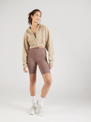 Girlfriend Collective Skinny Sportshorts in Braun