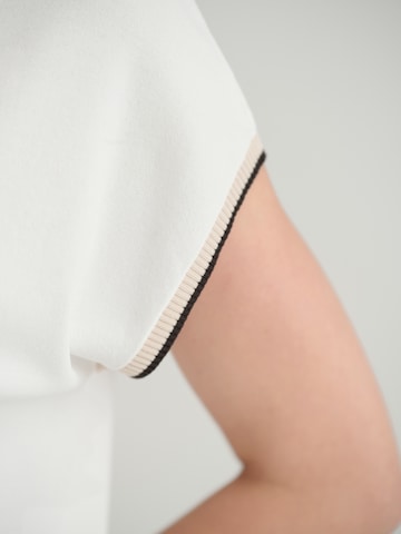 TATUUM - Pullover 'Ezi' em branco