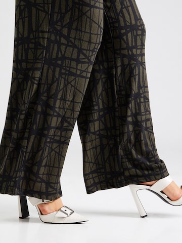 ONLY Carmakoma - Pierna ancha Pantalón 'CARAlba Amy' en verde
