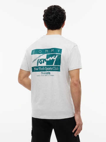 Tommy Jeans Paita 'SIGN FLAG' värissä harmaa: etupuoli