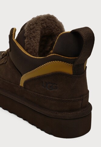 UGG - Botas com atacadores 'Lowmel' em castanho