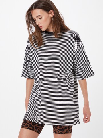 Tricou supradimensional de la River Island pe negru: față