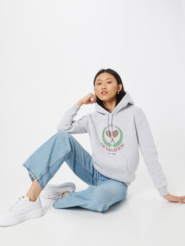 On Vacation Club Sweatshirt in Grau