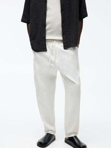 Loosefit Pantalon Pull&Bear en blanc : devant