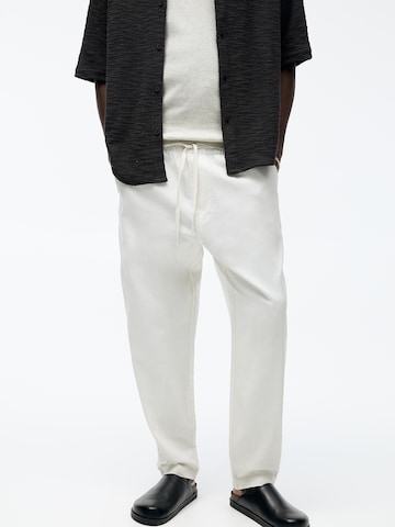 Pull&Bear Lużny krój Spodnie w kolorze biały: przód