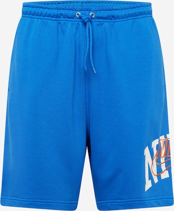 Largi Pantaloni 'CLUB' de la Nike Sportswear pe albastru: față