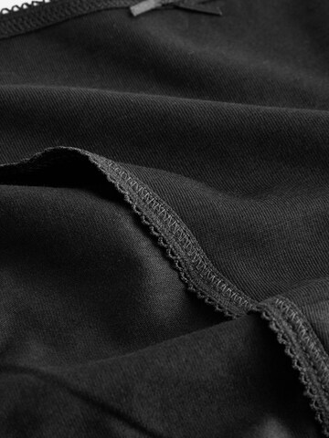 Next - Braga en negro
