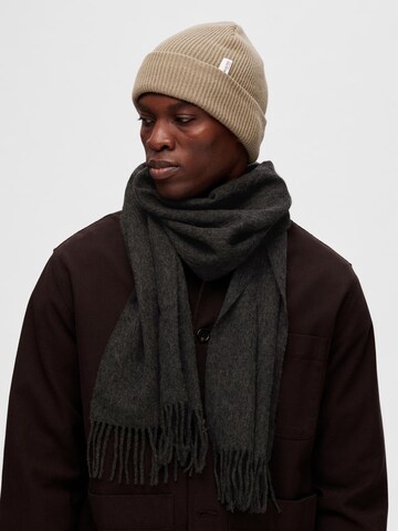 SELECTED HOMME Beanie in Brown: front