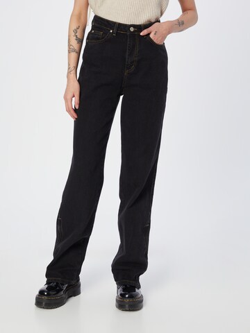 Trendyol Regular Jeans in Black: front