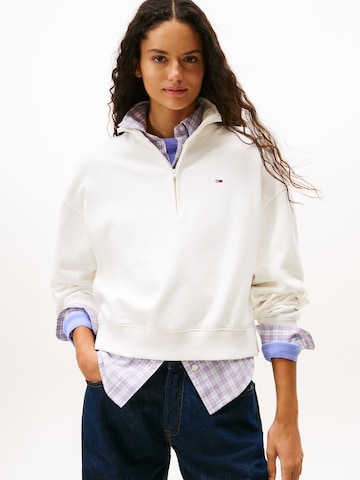 Bluză de molton de la Tommy Jeans pe alb: față