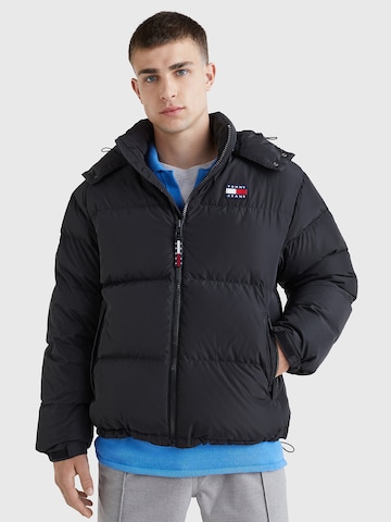 Tommy Jeans Winterjas 'Alaska' in Zwart: voorkant