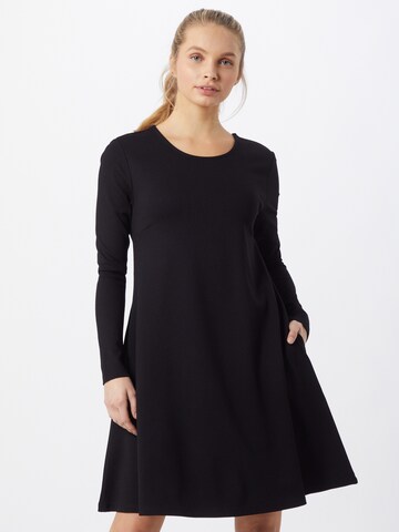 Rochie de la NU-IN pe negru: față