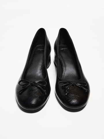 Décolleté di Bershka in nero