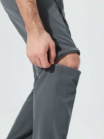 YOUTHUP Regular Cargo Pants in Grey