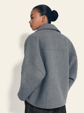 Bershka Between-season jacket in Grey: back