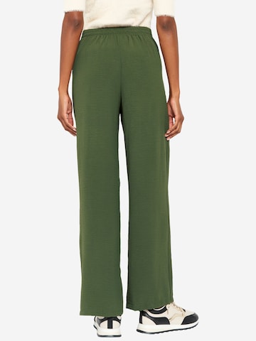 Wide leg Pantaloni cutați de la LolaLiza pe verde