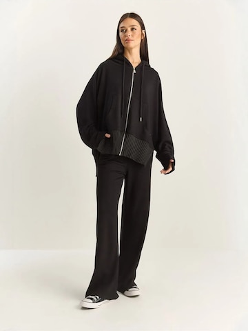 Completo pantalone di Bianco Lucci in nero