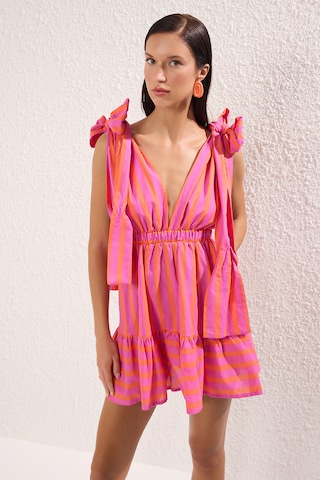 Trendyol Kleid in Pink