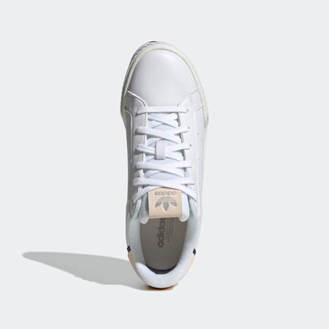 Baskets basses 'Court Tourino Bold' ADIDAS ORIGINALS en blanc