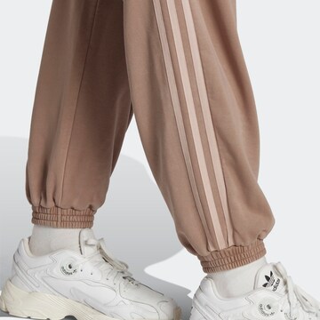 ADIDAS ORIGINALS Tapered Sporthose 'Joggers' in Braun